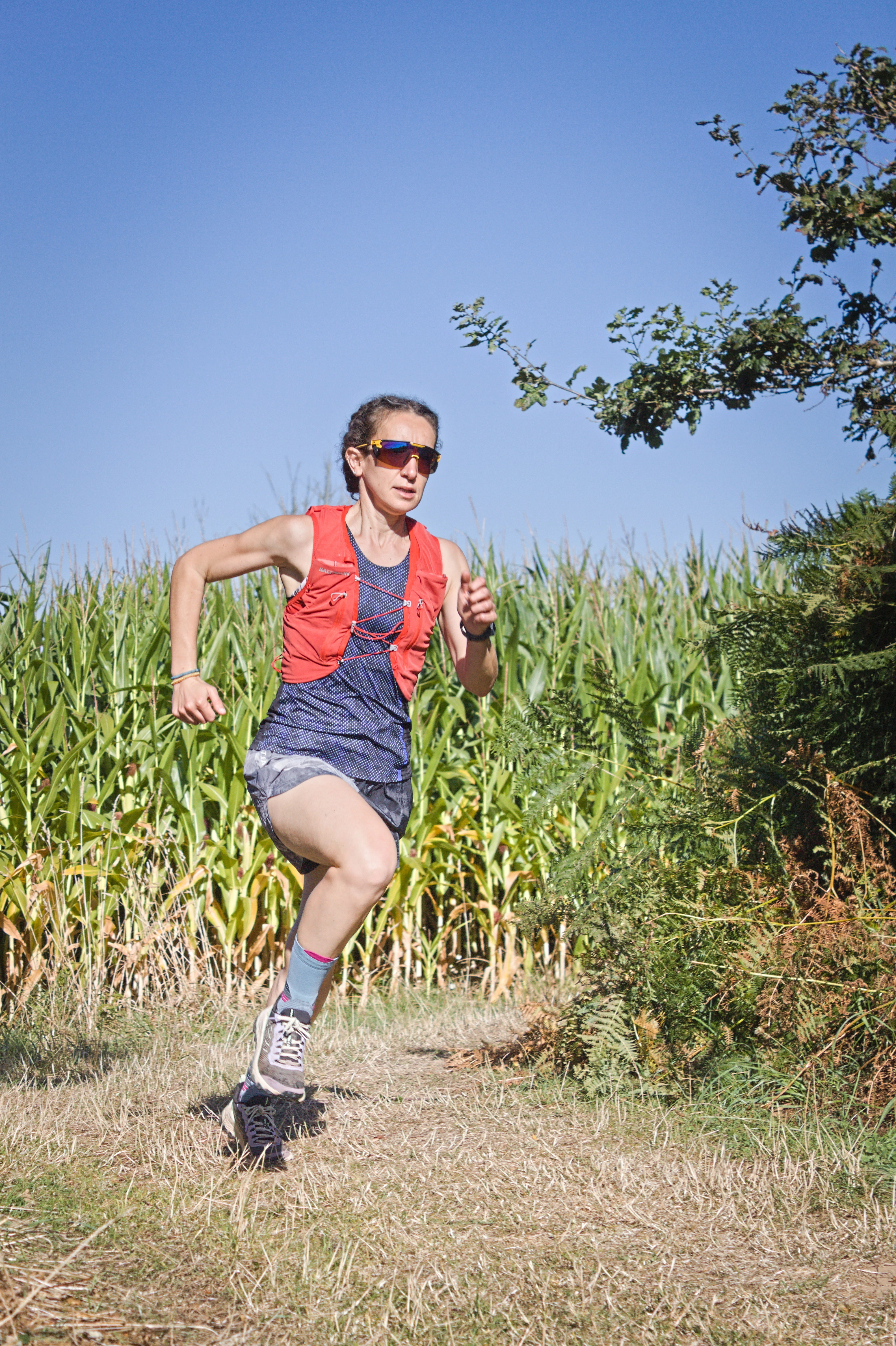 Athlète en course sur un trail